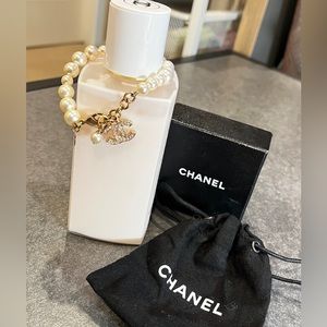 🔥🔥🔥 Chanel CC Charm PearlBracelet Faux Pearls 
and Crystal Embellished Metal